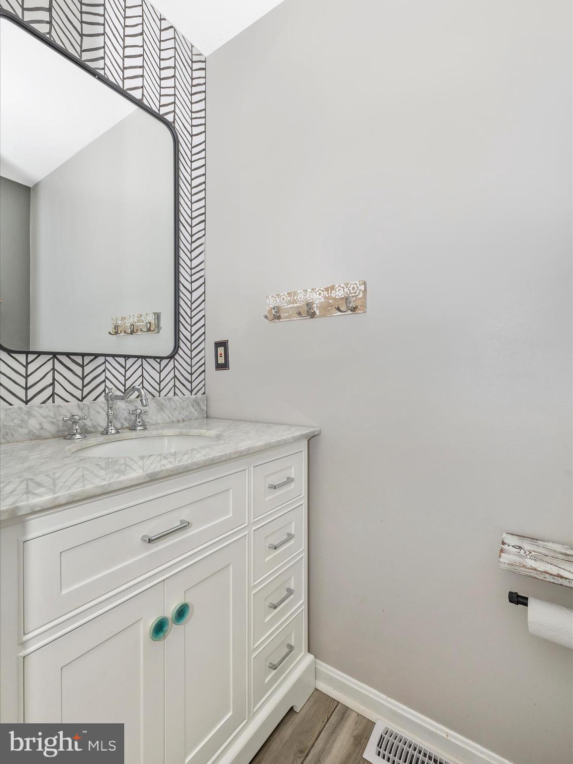 5733 Buffalo Road Mount Airy, MD 21771 - Photo 21 of 57 Powder Room