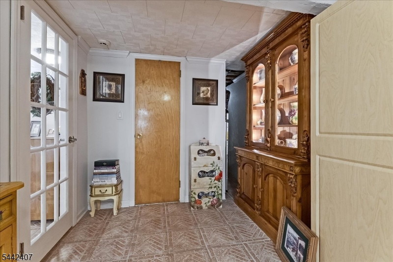 8 Alyson Drive Fairfield, NJ 07004 - Photo 25 of 34