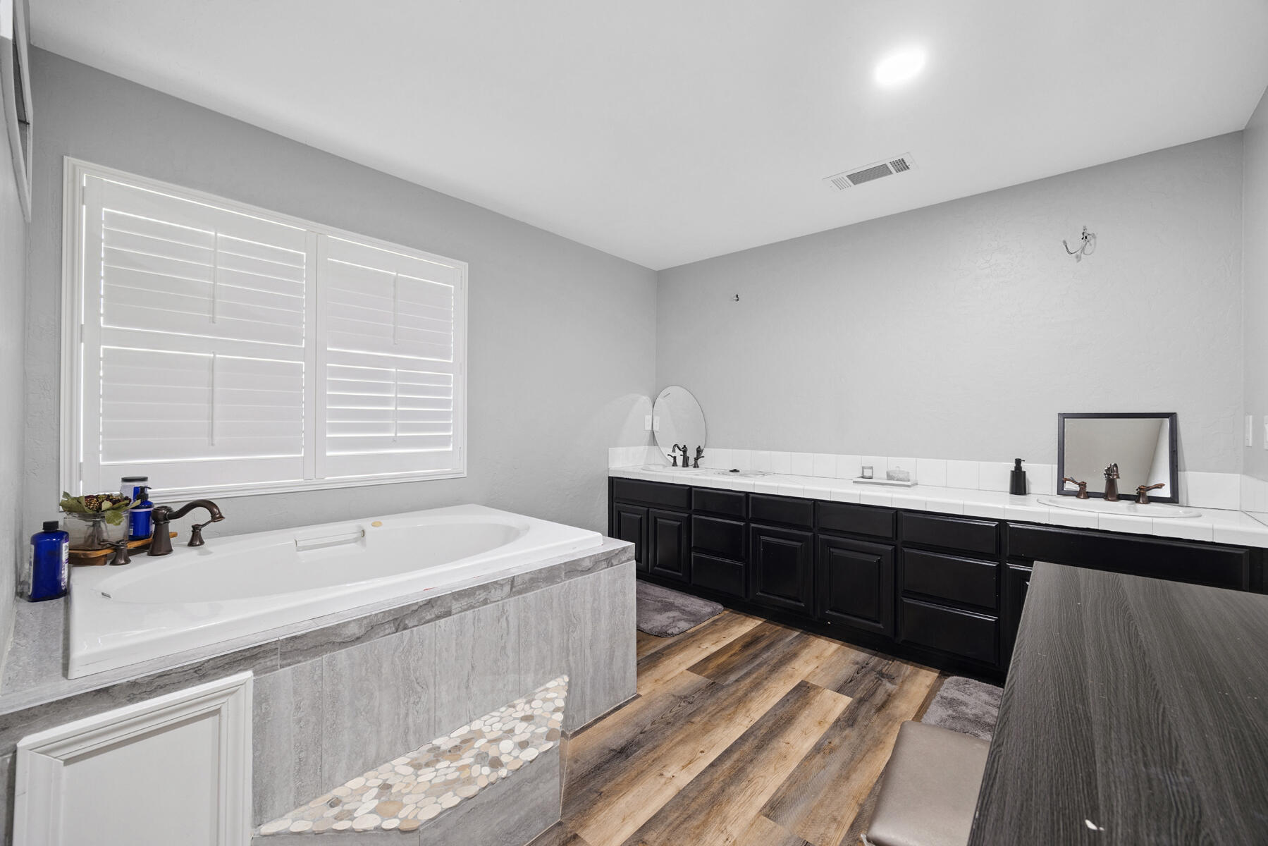 21031 Road 256 Strathmore, CA 93267 - Photo 38 of 55 43 - Master Bathroom (2)