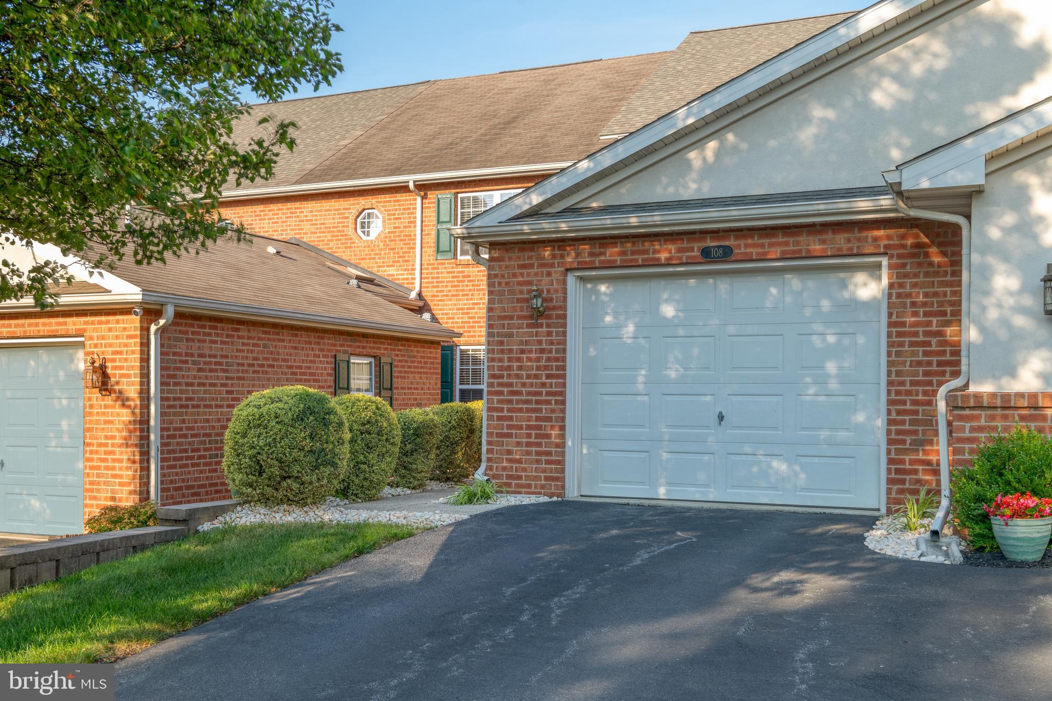 108 Sutherland Road Lancaster, PA 17603 - Photo 2 of 33 Gallery Image 2