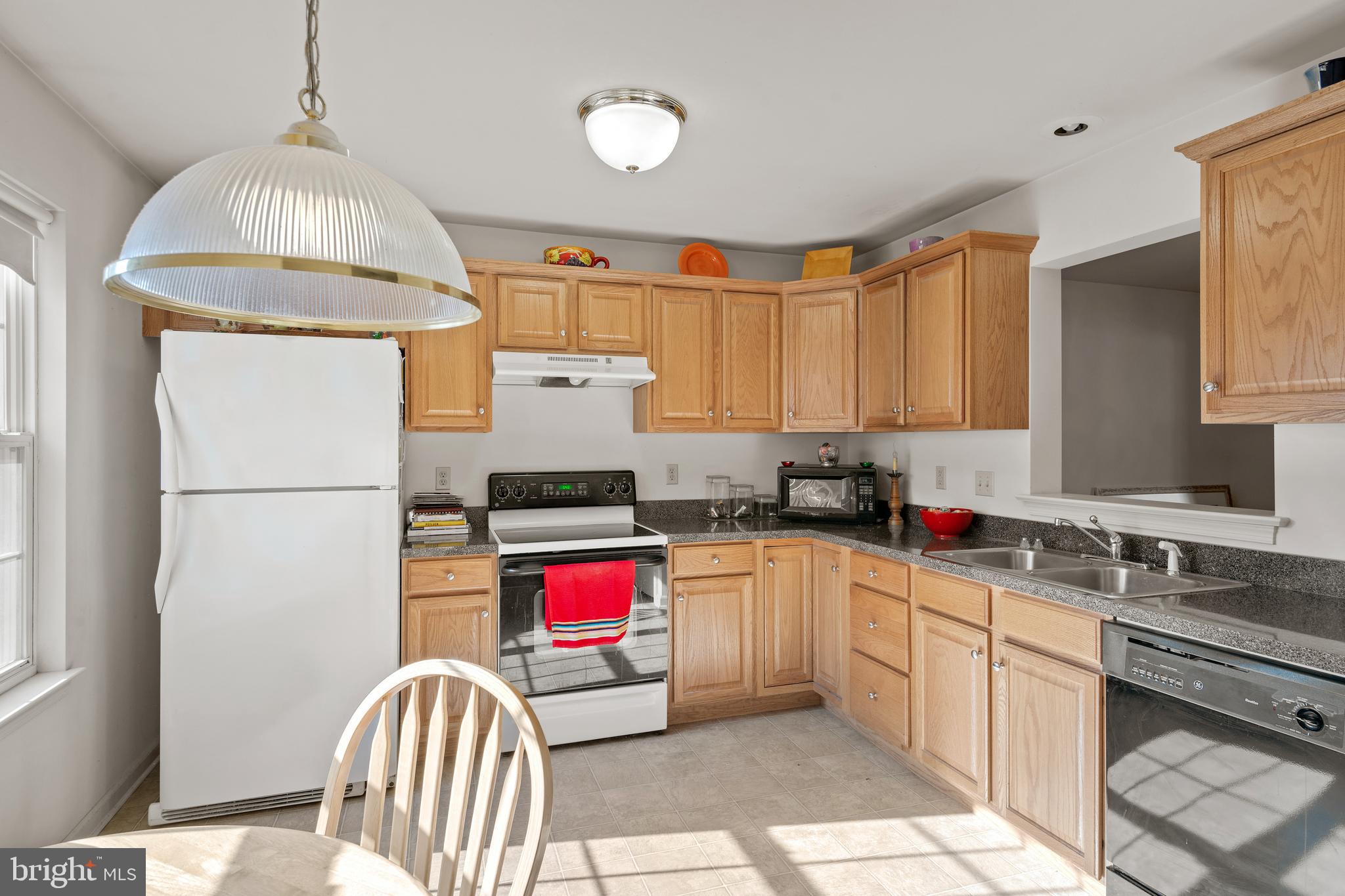 108 Sutherland Road Lancaster, PA 17603 - Photo 5 of 33 Gallery Image 5