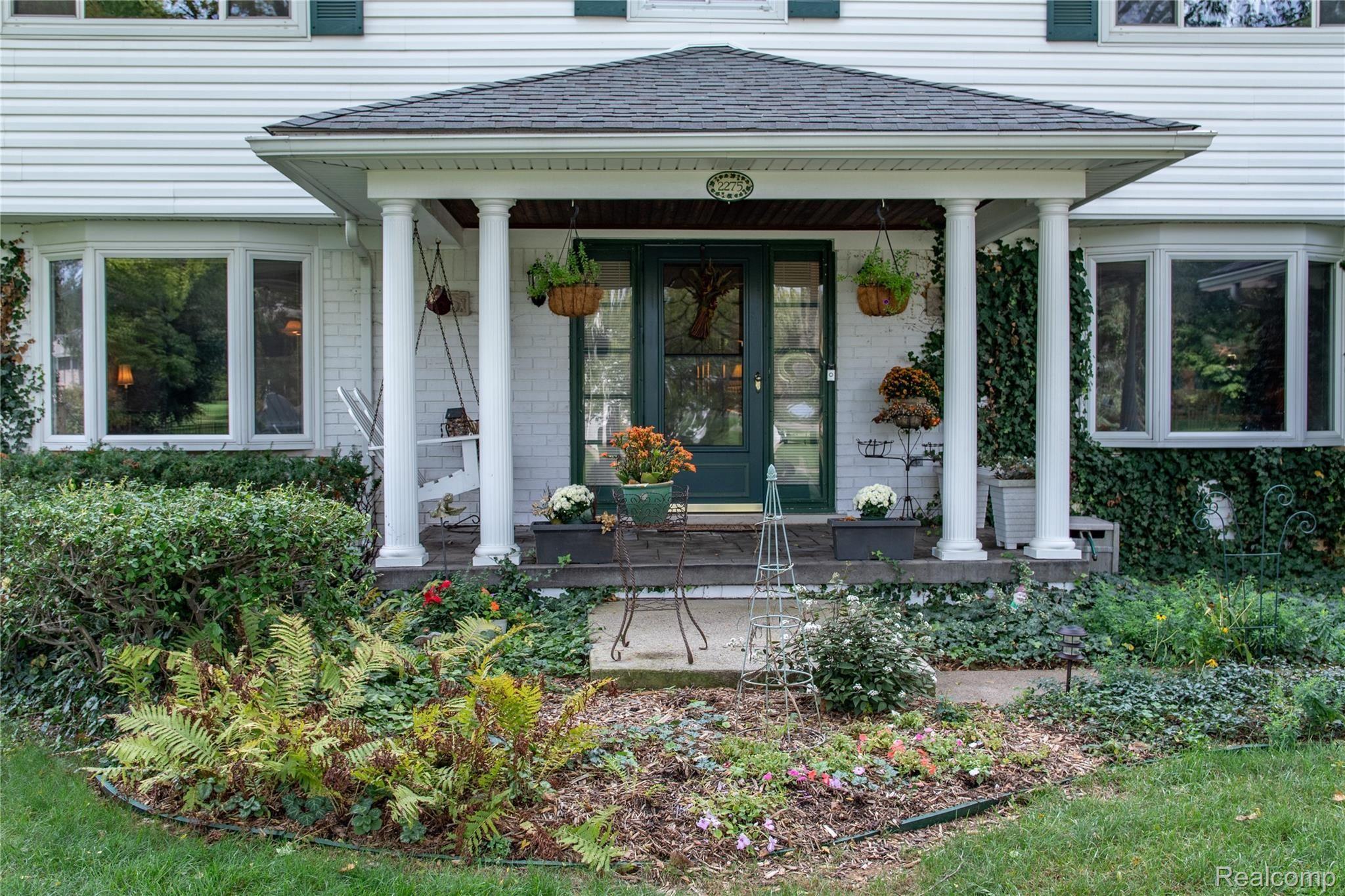 2275 Chalet Drive Rochester, MI 48309 - Photo 2 of 62 Porch