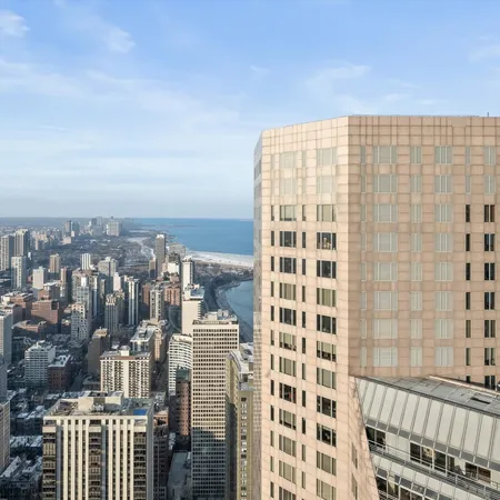 $1,900,000 | 132 East Delaware Place, Unit 5106, Chicago, IL 60611