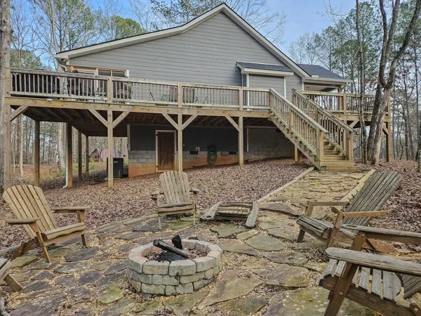 a view of a house with backyard and sitting area