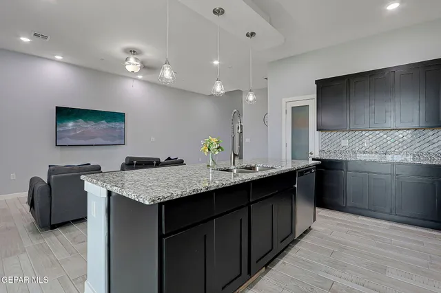 $294,900 | 13860 Summer View Avenue, El Paso, TX 79928