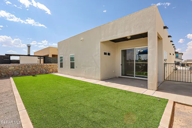 $294,900 | 13860 Summer View Avenue, El Paso, TX 79928