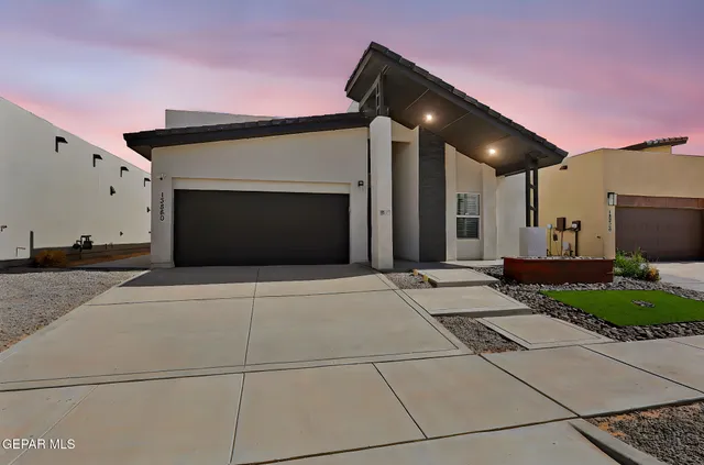 $294,900 | 13860 Summer View Avenue, El Paso, TX 79928