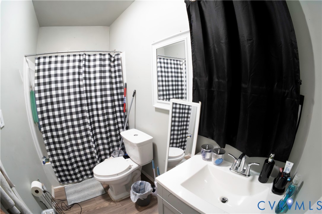 2718 Stacie Road Richmond, VA 23224 - Photo 47 of 50 Bathroom featuring a shower/tub combination