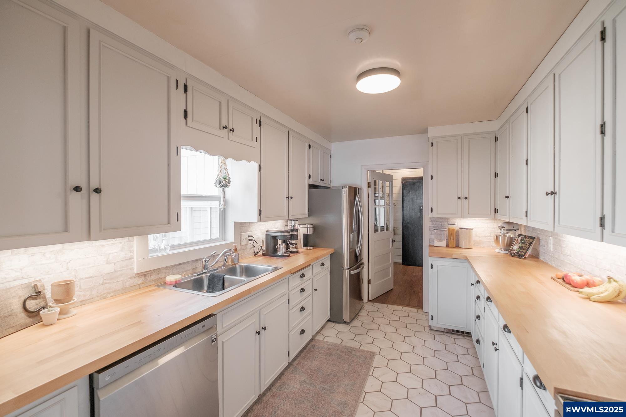 797 Southwest Washington Street Dallas, OR 97338 - Photo 12 of 50 Gallery Image 12