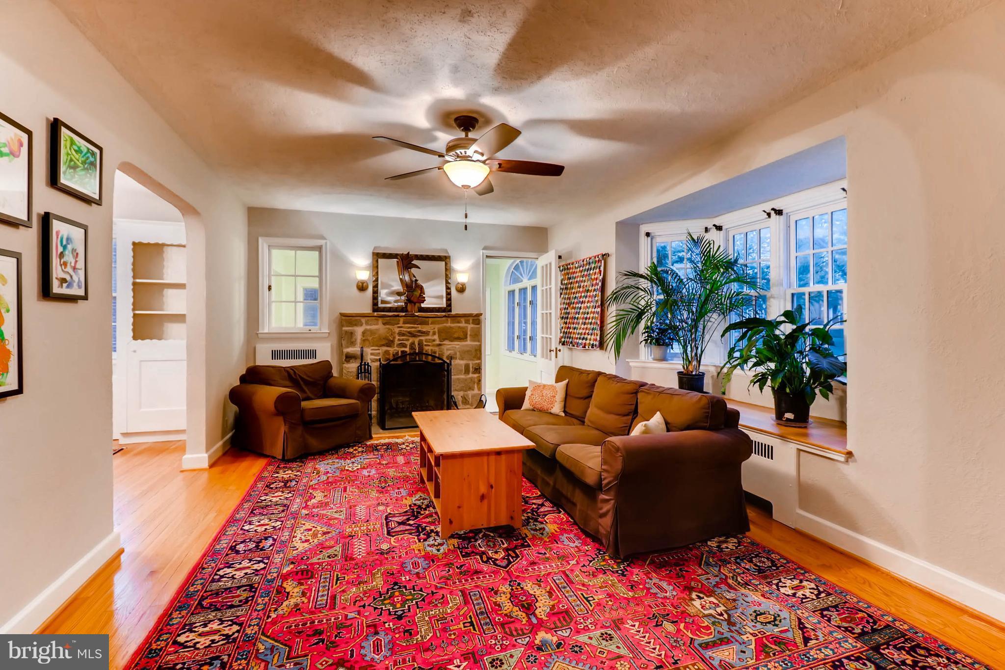 511 Overbrook Road Baltimore, MD 21212 - Photo 8 of 28 Living Room