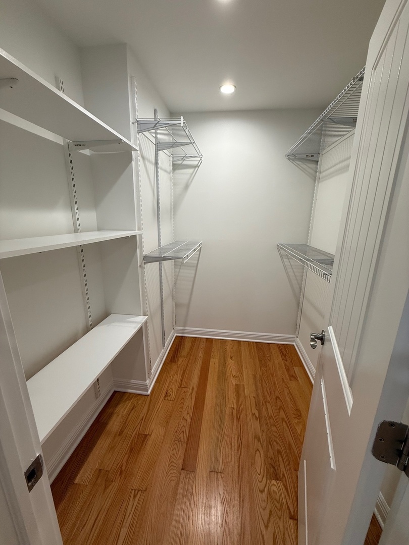 5747 North Sheridan Road, Unit E Chicago, IL 60660 - Photo 11 of 28