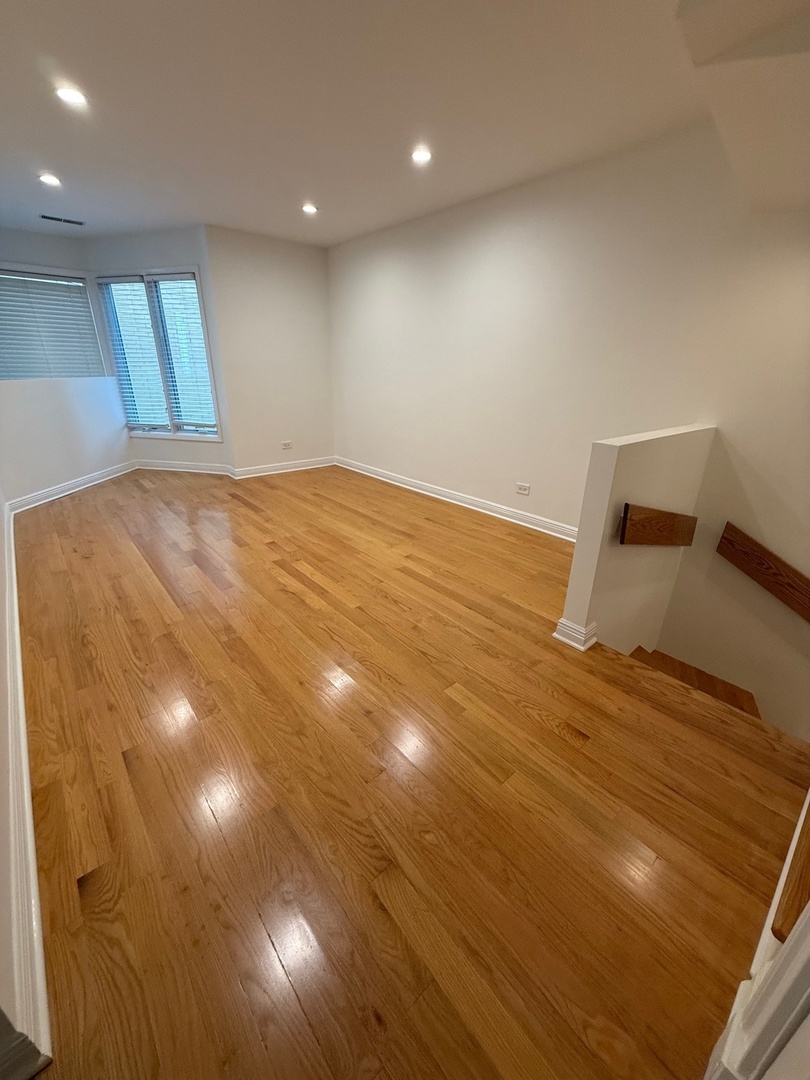 5747 North Sheridan Road, Unit E Chicago, IL 60660 - Photo 12 of 28