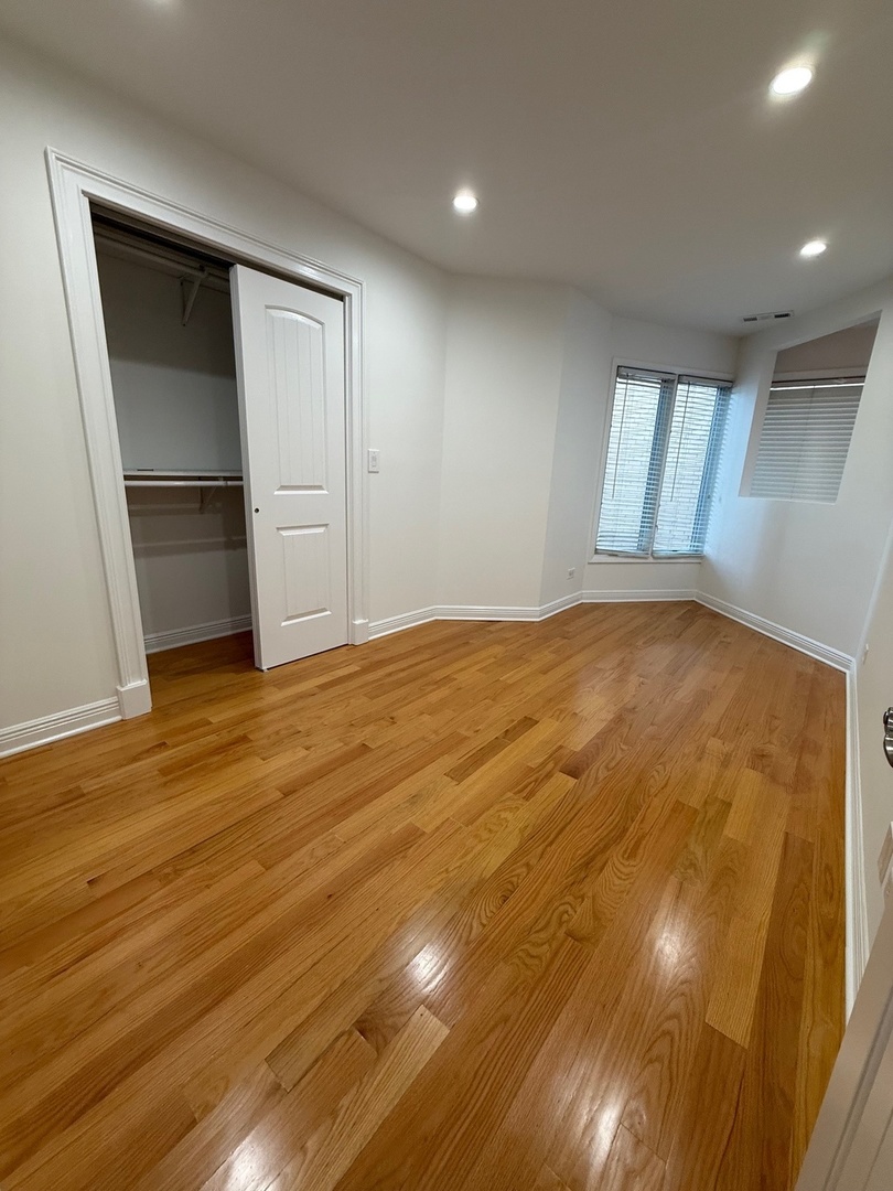 5747 North Sheridan Road, Unit E Chicago, IL 60660 - Photo 14 of 28