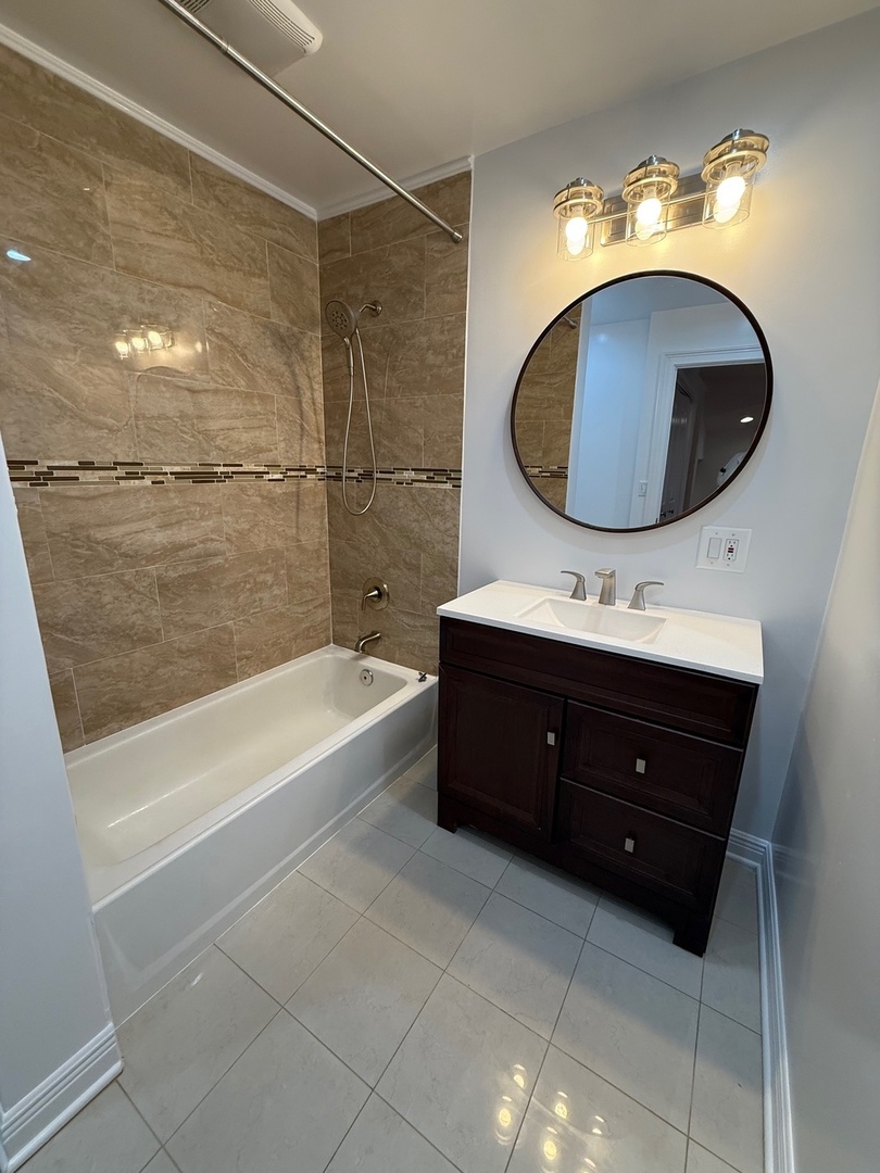 5747 North Sheridan Road, Unit E Chicago, IL 60660 - Photo 16 of 28