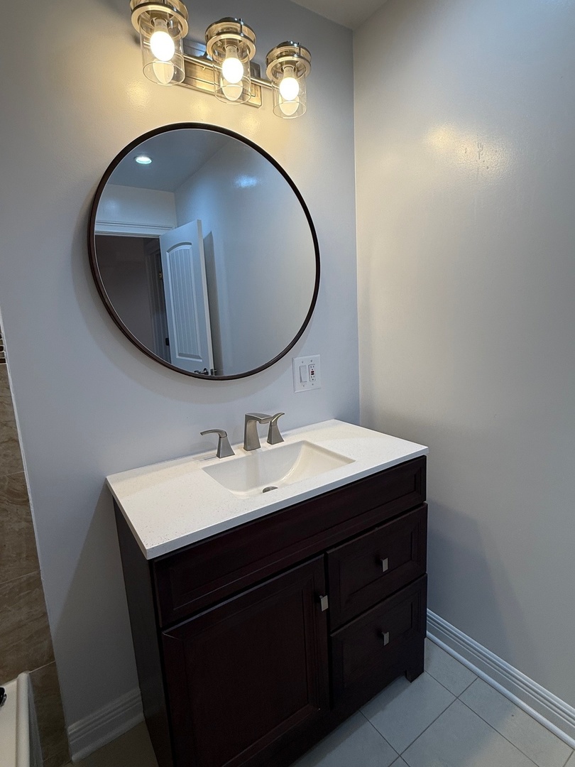 5747 North Sheridan Road, Unit E Chicago, IL 60660 - Photo 17 of 28