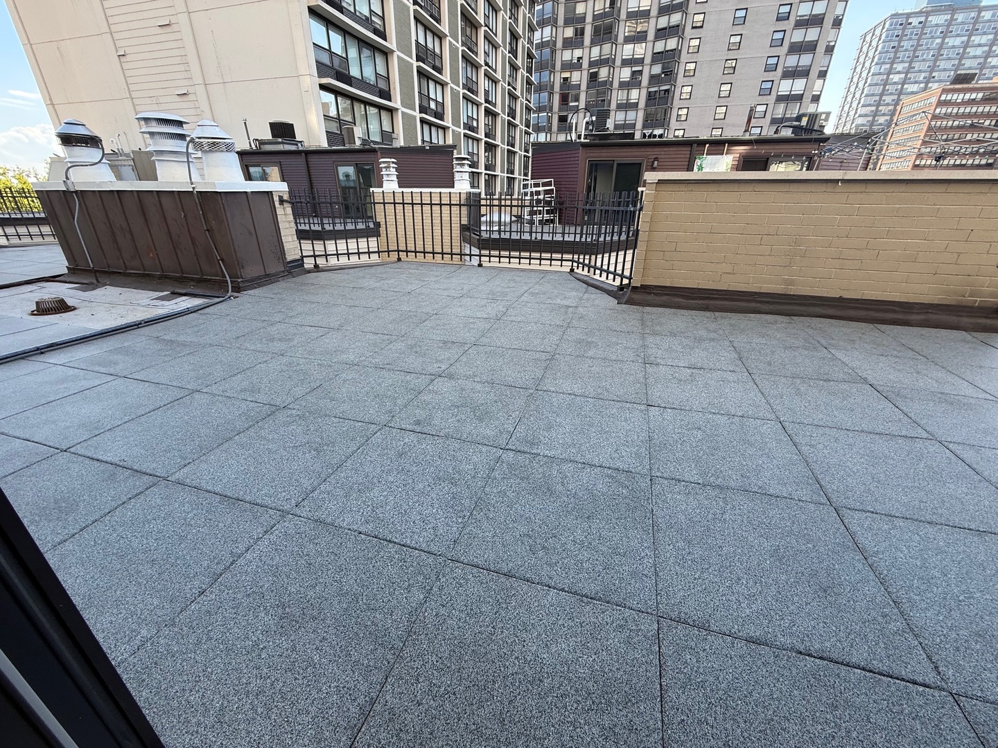 5747 North Sheridan Road, Unit E Chicago, IL 60660 - Photo 21 of 28