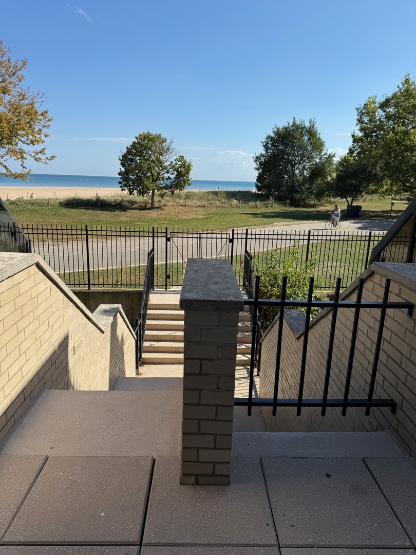 5747 North Sheridan Road, Unit E Chicago, IL 60660 - Photo 24 of 28