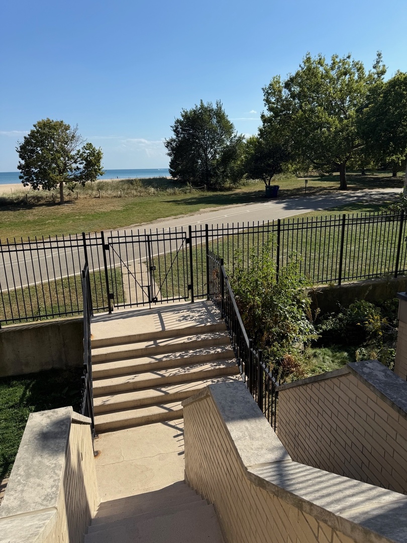 5747 North Sheridan Road, Unit E Chicago, IL 60660 - Photo 25 of 28