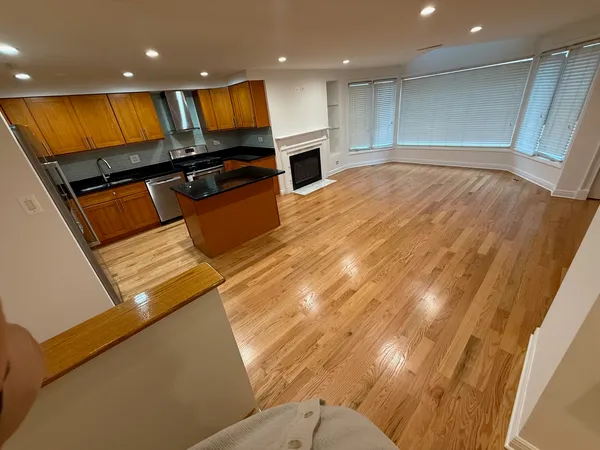 $4,500 | 5747 North Sheridan Road, Unit E, Chicago, IL 60660