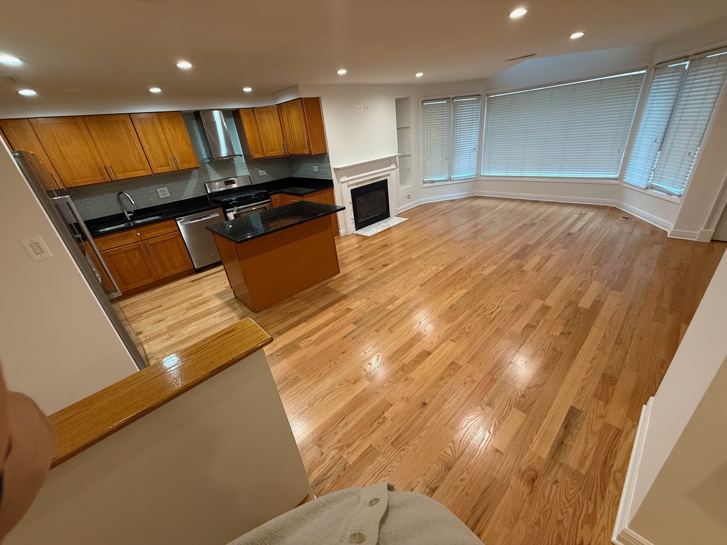 5747 North Sheridan Road, Unit E Chicago, IL 60660 - Photo 3 of 28