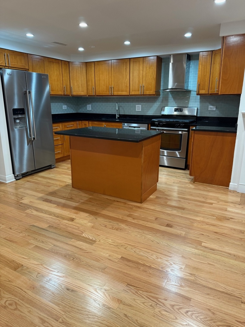 5747 North Sheridan Road, Unit E Chicago, IL 60660 - Photo 6 of 28