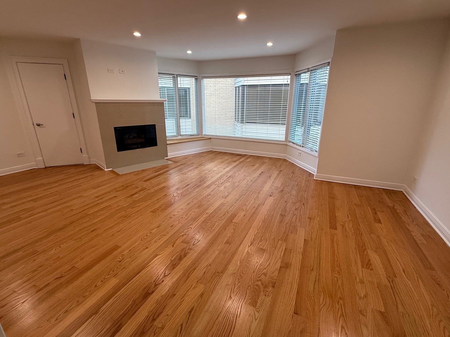 5747 North Sheridan Road, Unit E Chicago, IL 60660 - Photo 7 of 28