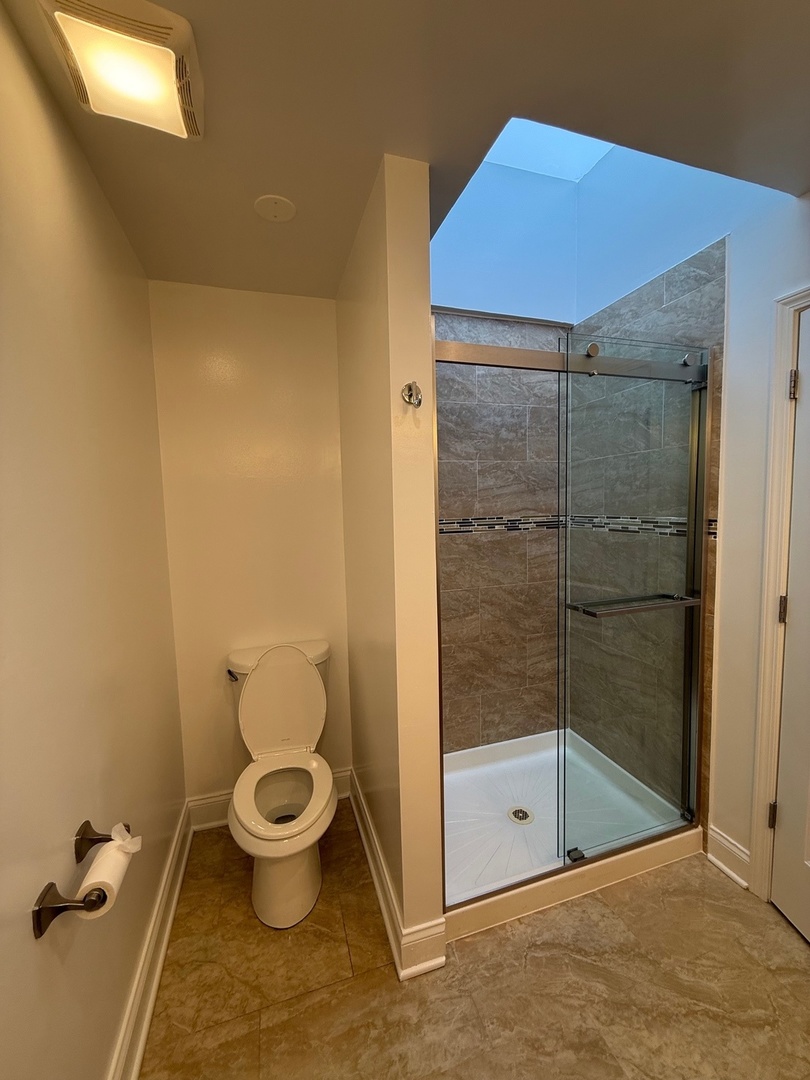 5747 North Sheridan Road, Unit E Chicago, IL 60660 - Photo 10 of 28