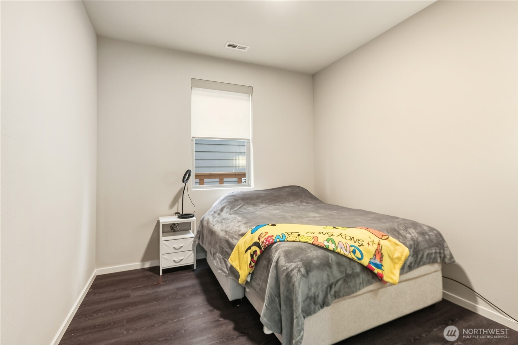 281 Southwest 97th Place Seattle, WA 98106 - Photo 11 of 34