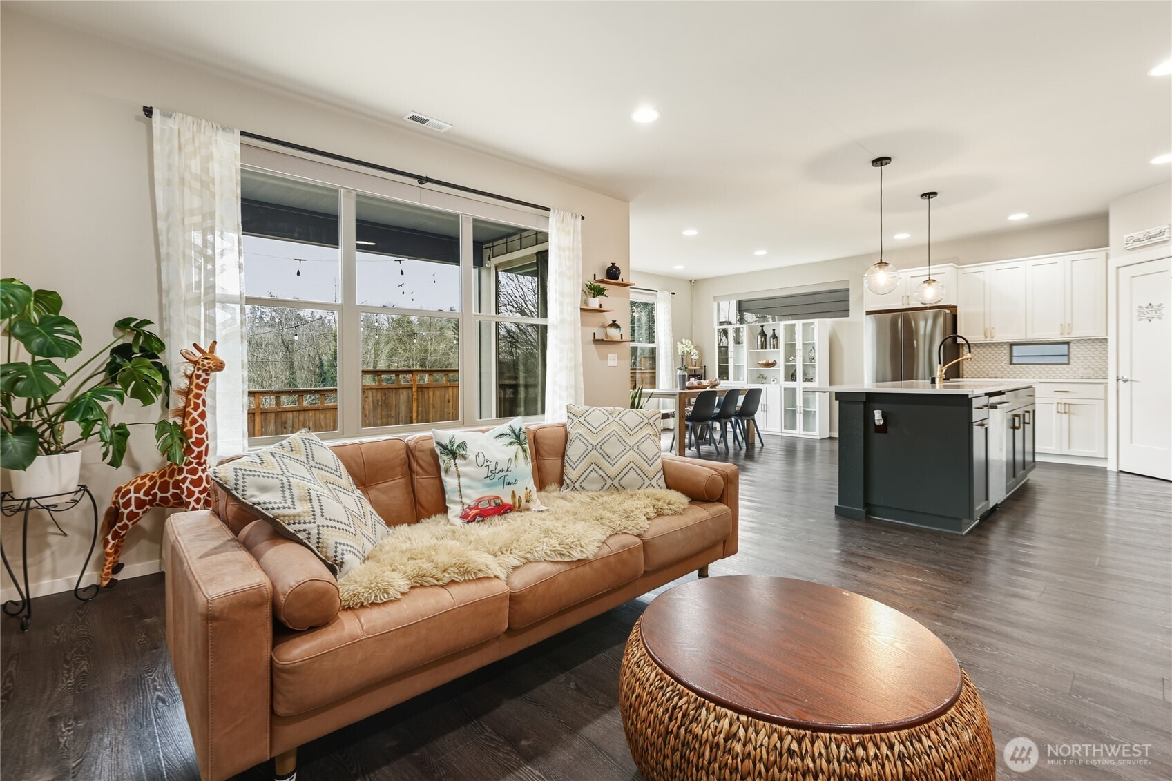 281 Southwest 97th Place Seattle, WA 98106 - Photo 5 of 34