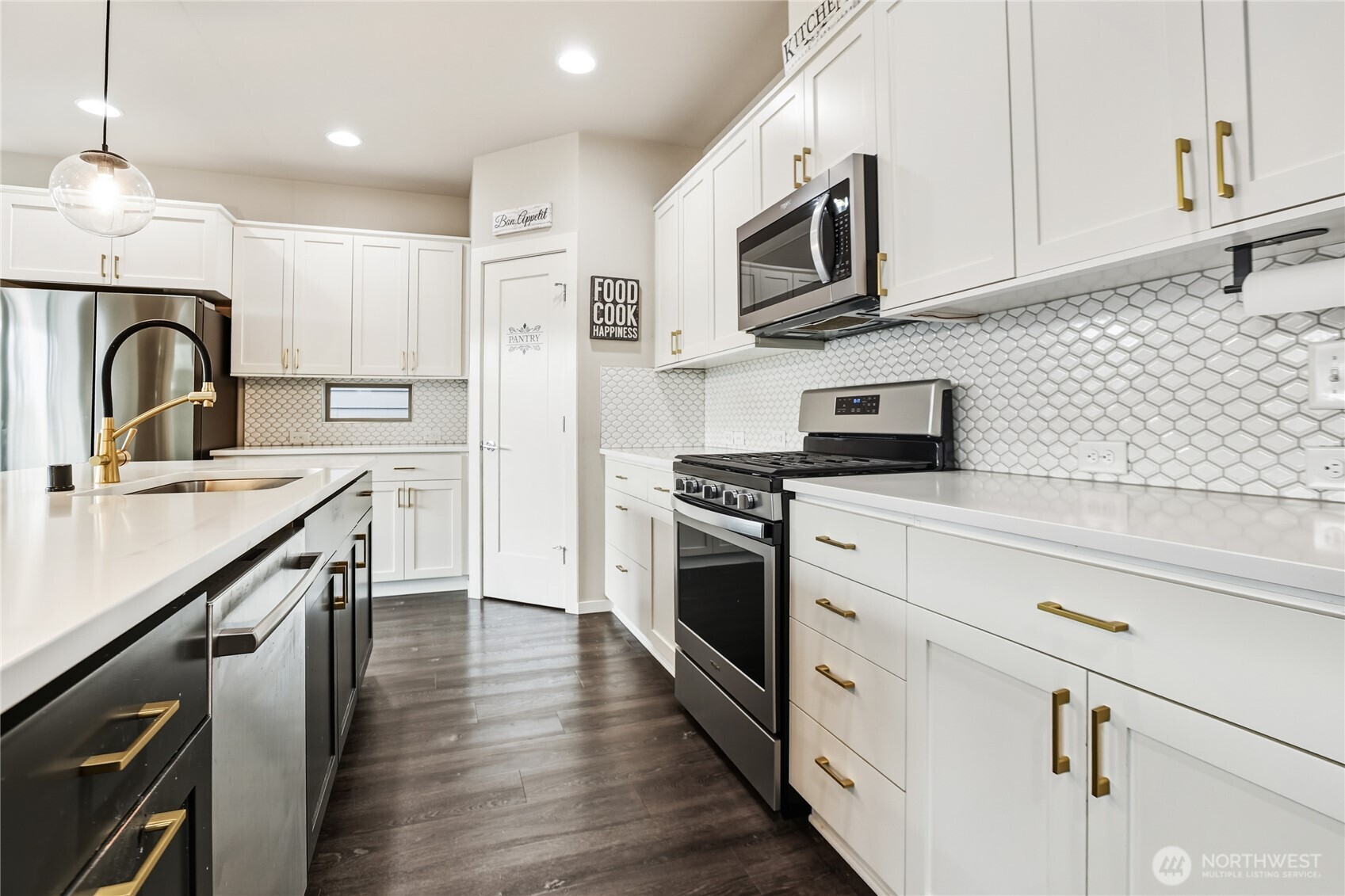 281 Southwest 97th Place Seattle, WA 98106 - Photo 6 of 34