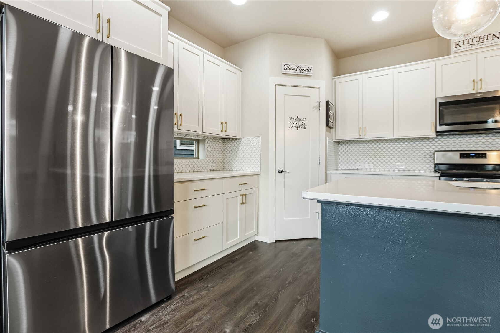 281 Southwest 97th Place Seattle, WA 98106 - Photo 8 of 34