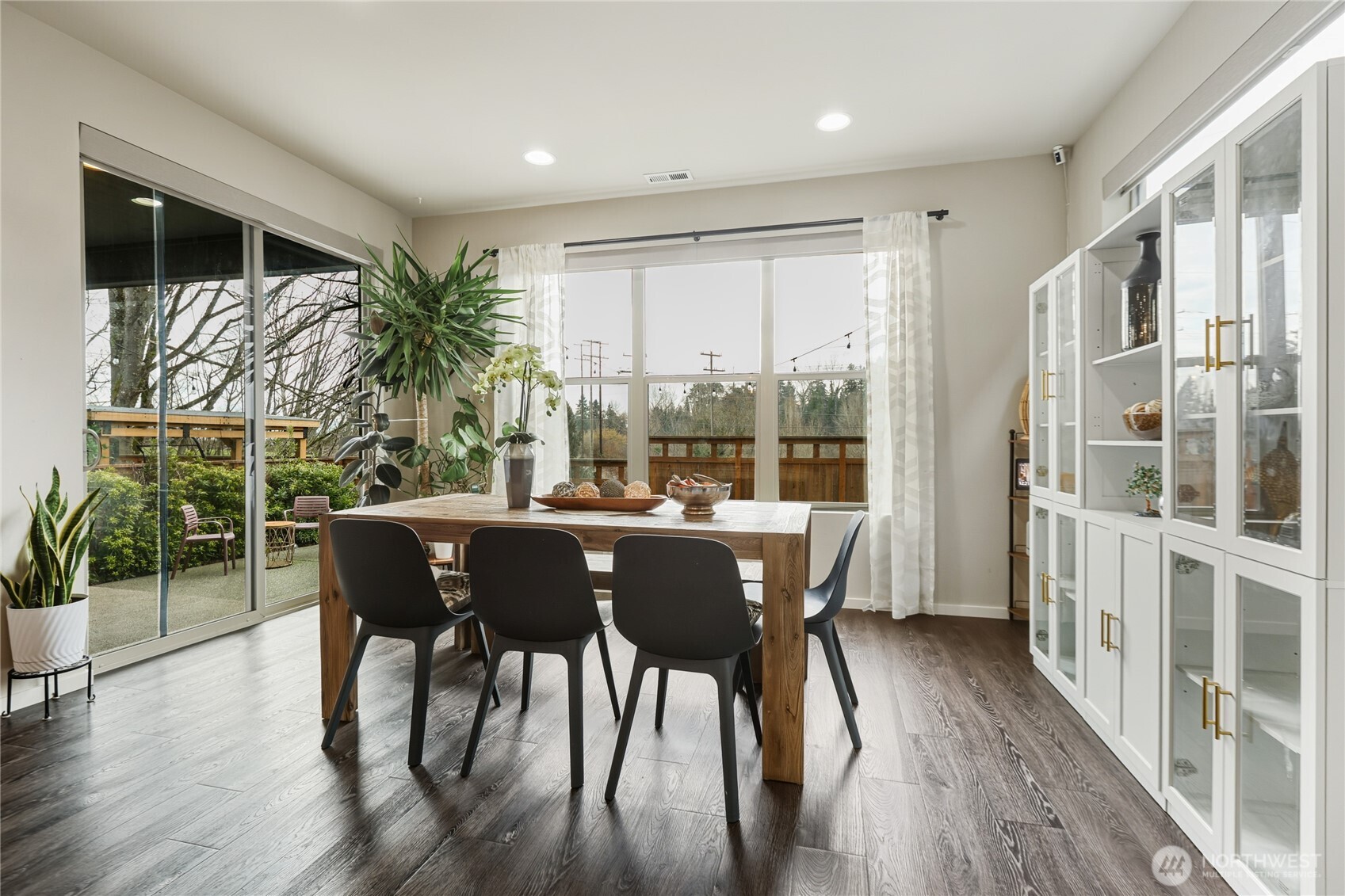 281 Southwest 97th Place Seattle, WA 98106 - Photo 9 of 34