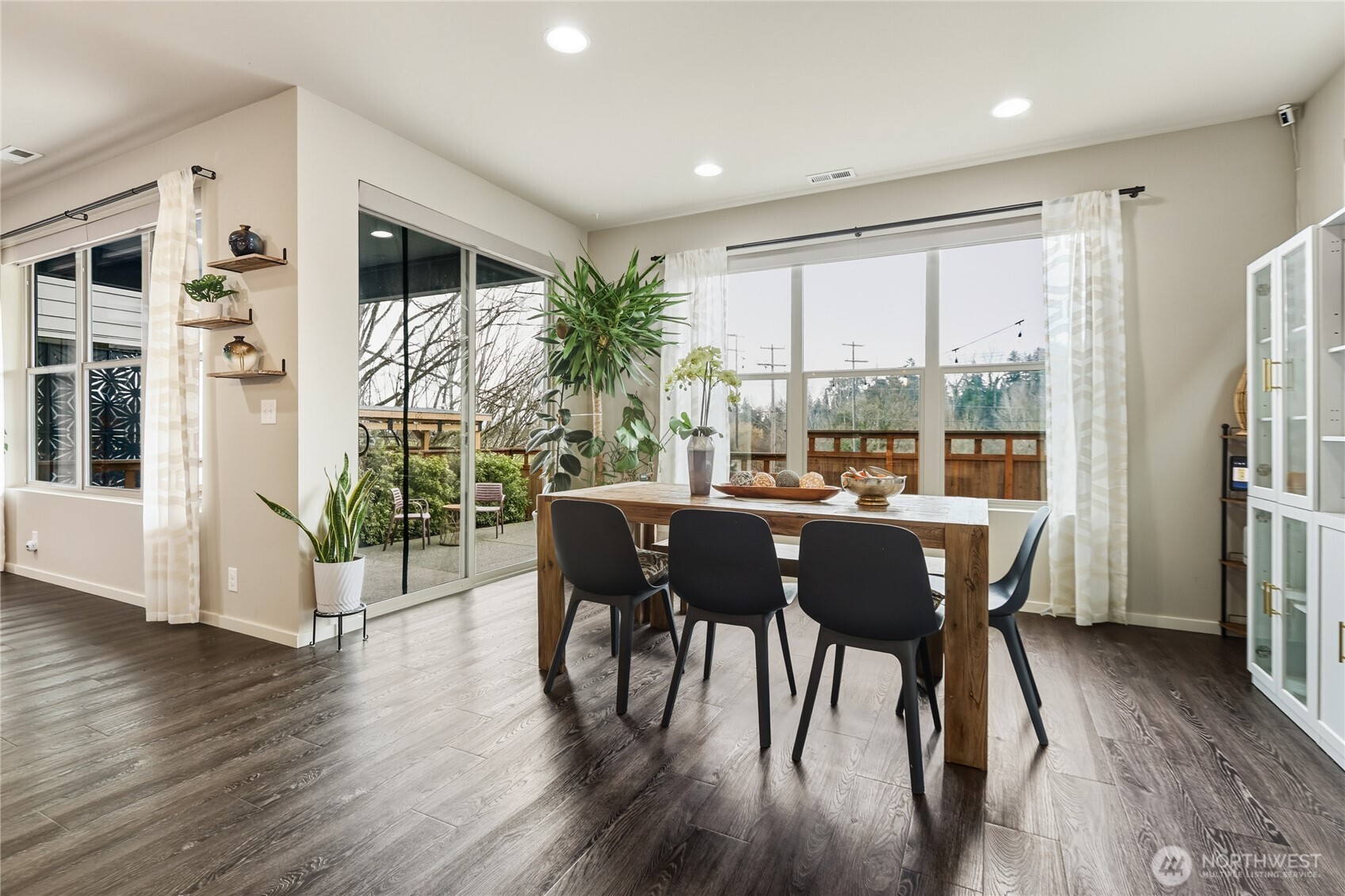 281 Southwest 97th Place Seattle, WA 98106 - Photo 10 of 34