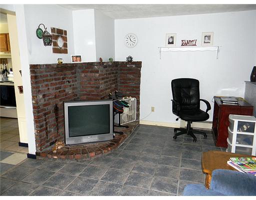 701 Quaker Ridge Road Leeds, ME 04263 - Photo 5 of 25 Living Room.