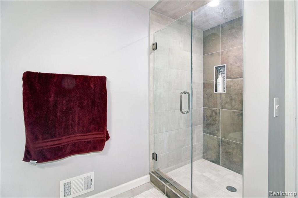 300 Shellbourne Drive Rochester Hills, MI 48309 - Photo 25 of 45