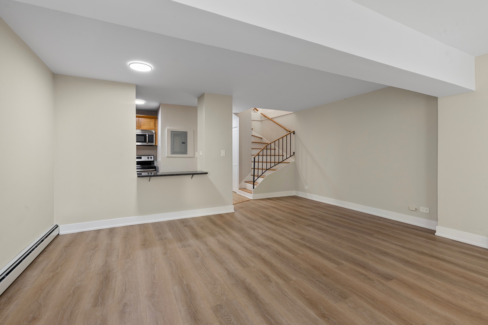 6166 North Sheridan Road, Unit 24B Chicago, IL 60660 - Photo 4 of 17 a view of empty room with wooden floor