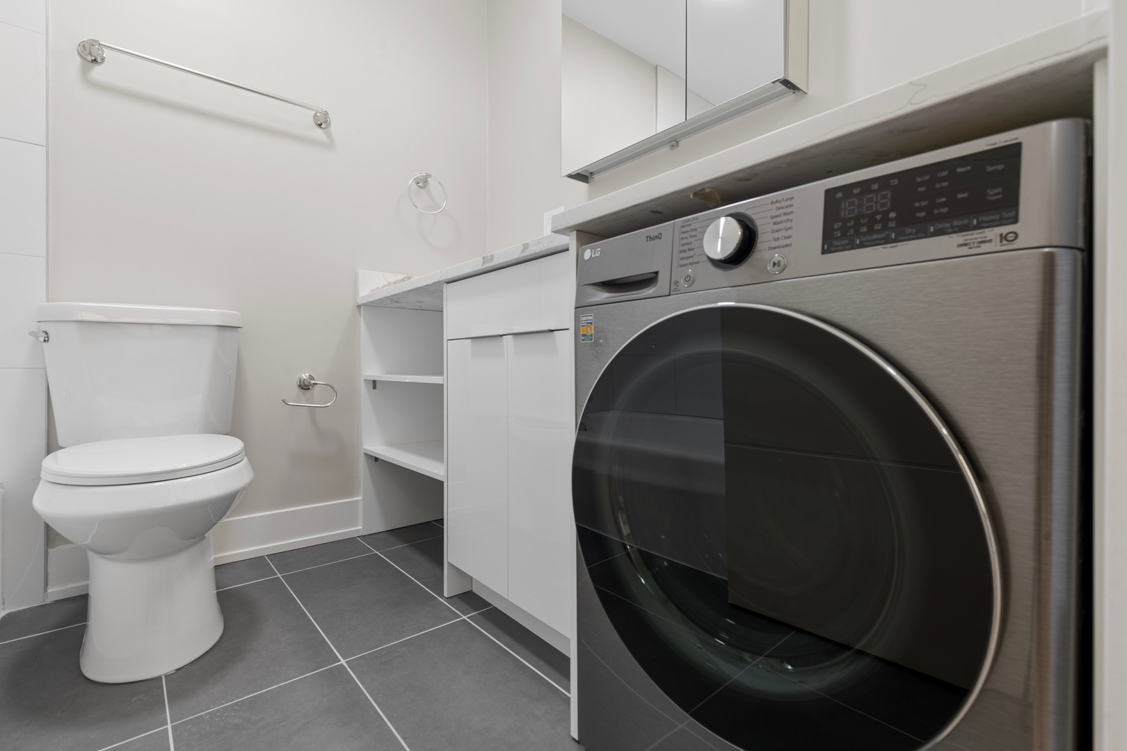 6166 North Sheridan Road, Unit 24B Chicago, IL 60660 - Photo 7 of 17 a bathroom with a toilet and a sink