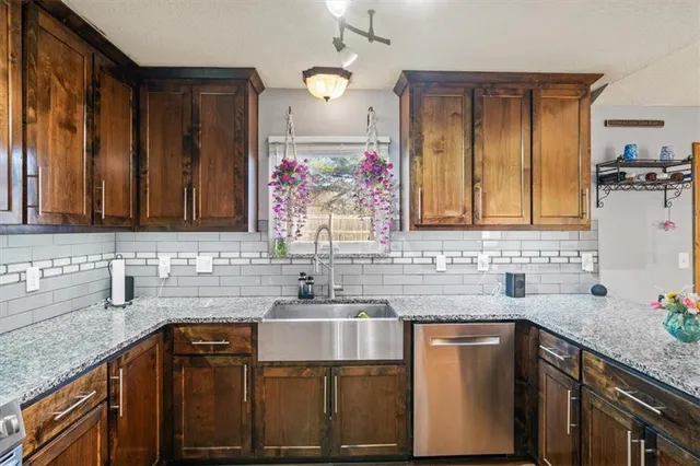 $375,000 | 125 Southwest Tess Drive, Lee's Summit, MO 64081