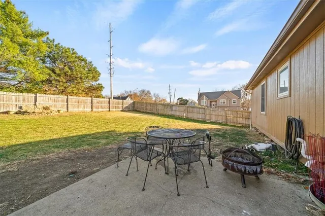 $375,000 | 125 Southwest Tess Drive, Lee's Summit, MO 64081