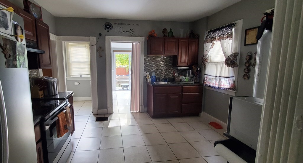 90 Mooreland Street Springfield, MA 01104 - Photo 6 of 22 Gallery Image 6