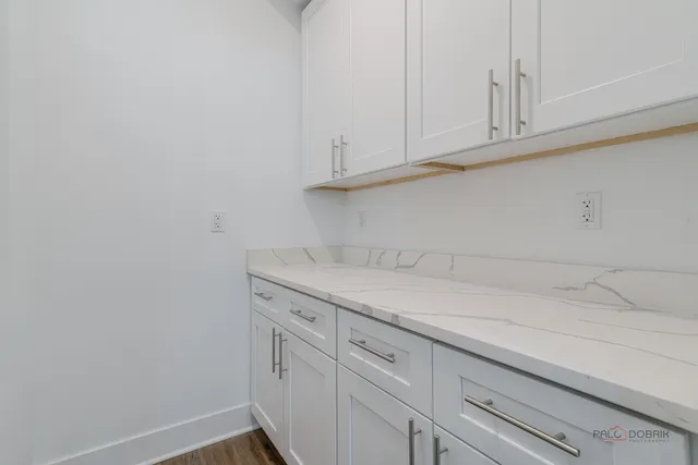 $749,000 | 1061 Green Bay Road, Lake Bluff, IL 60044