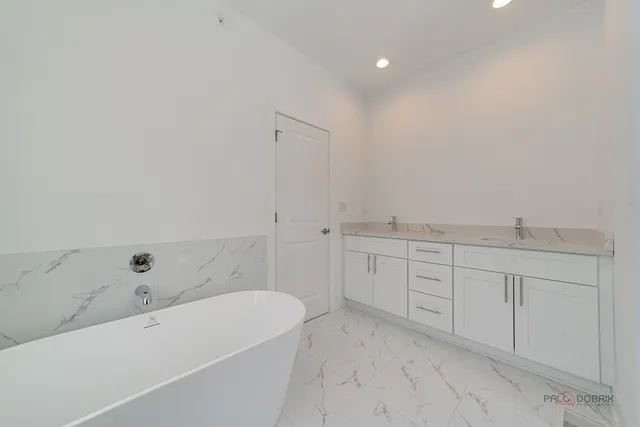 $749,000 | 1061 Green Bay Road, Lake Bluff, IL 60044