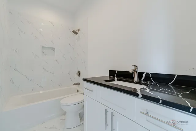 $749,000 | 1061 Green Bay Road, Lake Bluff, IL 60044