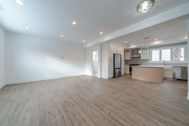 $749,000 | 1061 Green Bay Road, Lake Bluff, IL 60044