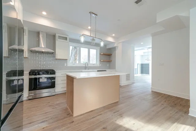 $749,000 | 1061 Green Bay Road, Lake Bluff, IL 60044