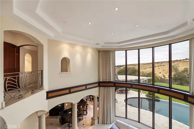 a view of entryway with a front door