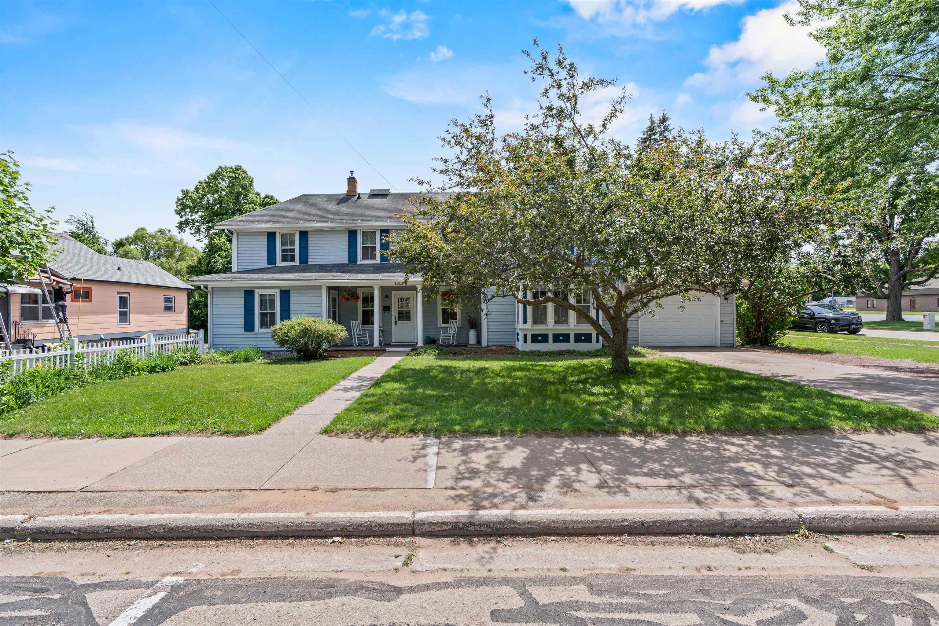 27 9th Street Clintonville, WI 54929 - Photo 2 of 50