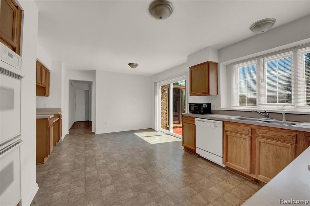 46617 Mornington Road Canton, MI 48188 - Photo 22 of 44