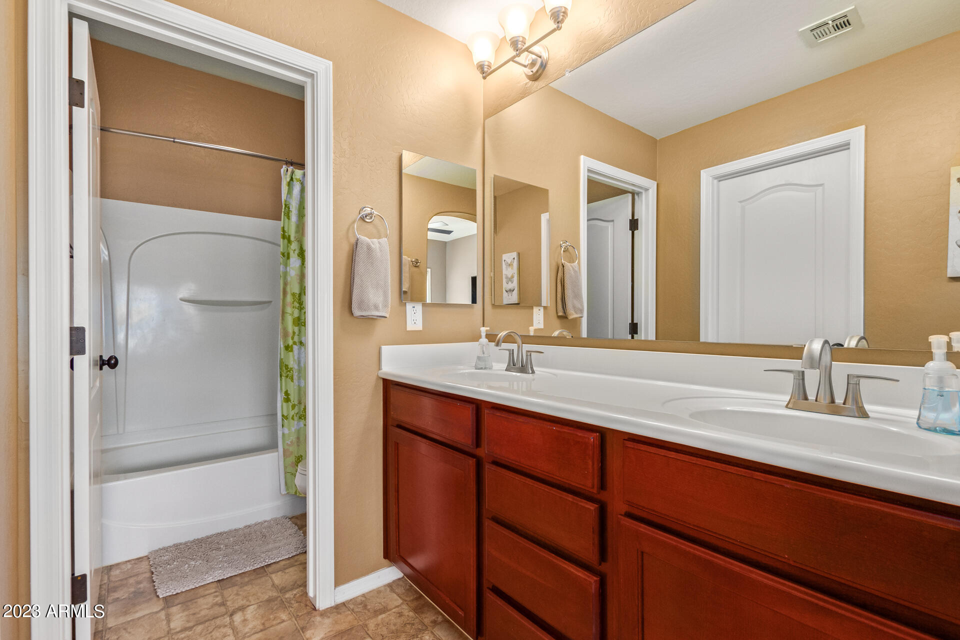 1957 East Frye Road, Unit 102 Gilbert, AZ 85295 - Photo 14 of 33 Master Bathroom
