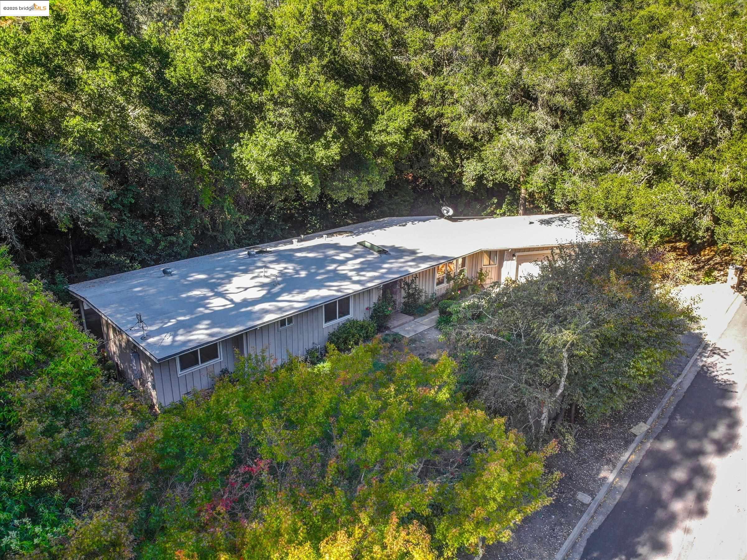 7 St Stephens Drive Orinda, CA 94563 - Photo 22 of 27 a view of a backyard with plants